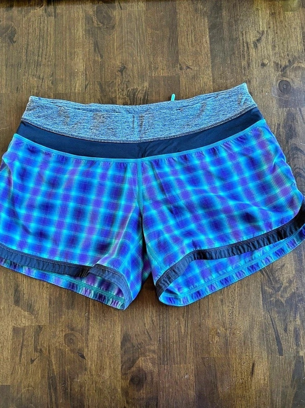 Lululemon Groovy Run Shorts Oasis Ombre Lolo Purple Plaid - Size 6